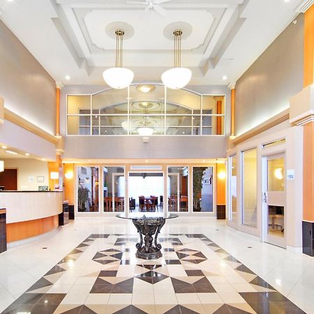 Holiday Inn Express Calgary South By Ihg Exterior photo