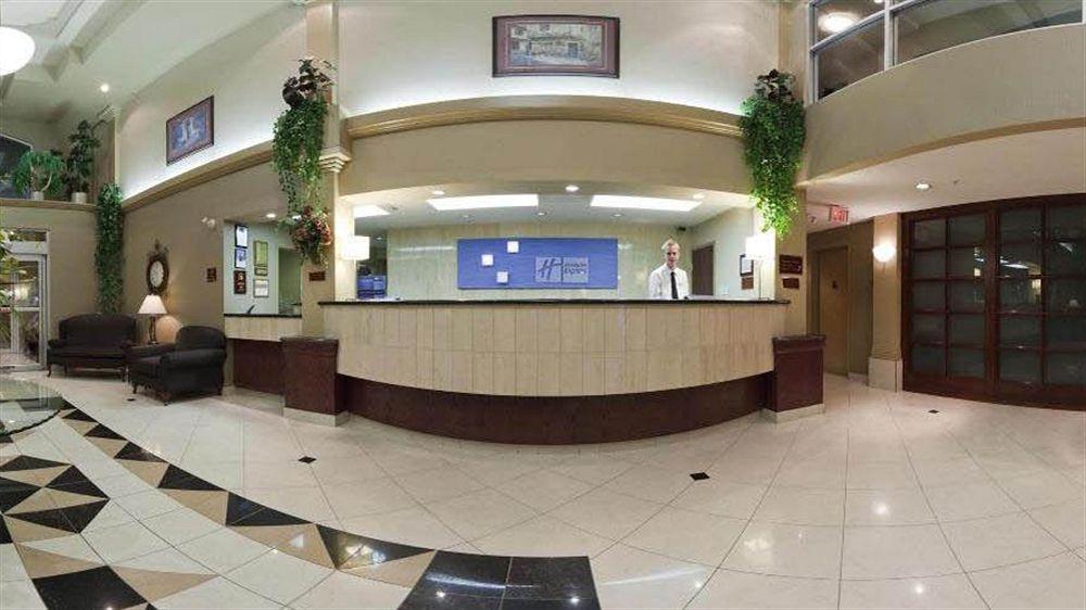 Holiday Inn Express Calgary South By Ihg Exterior photo