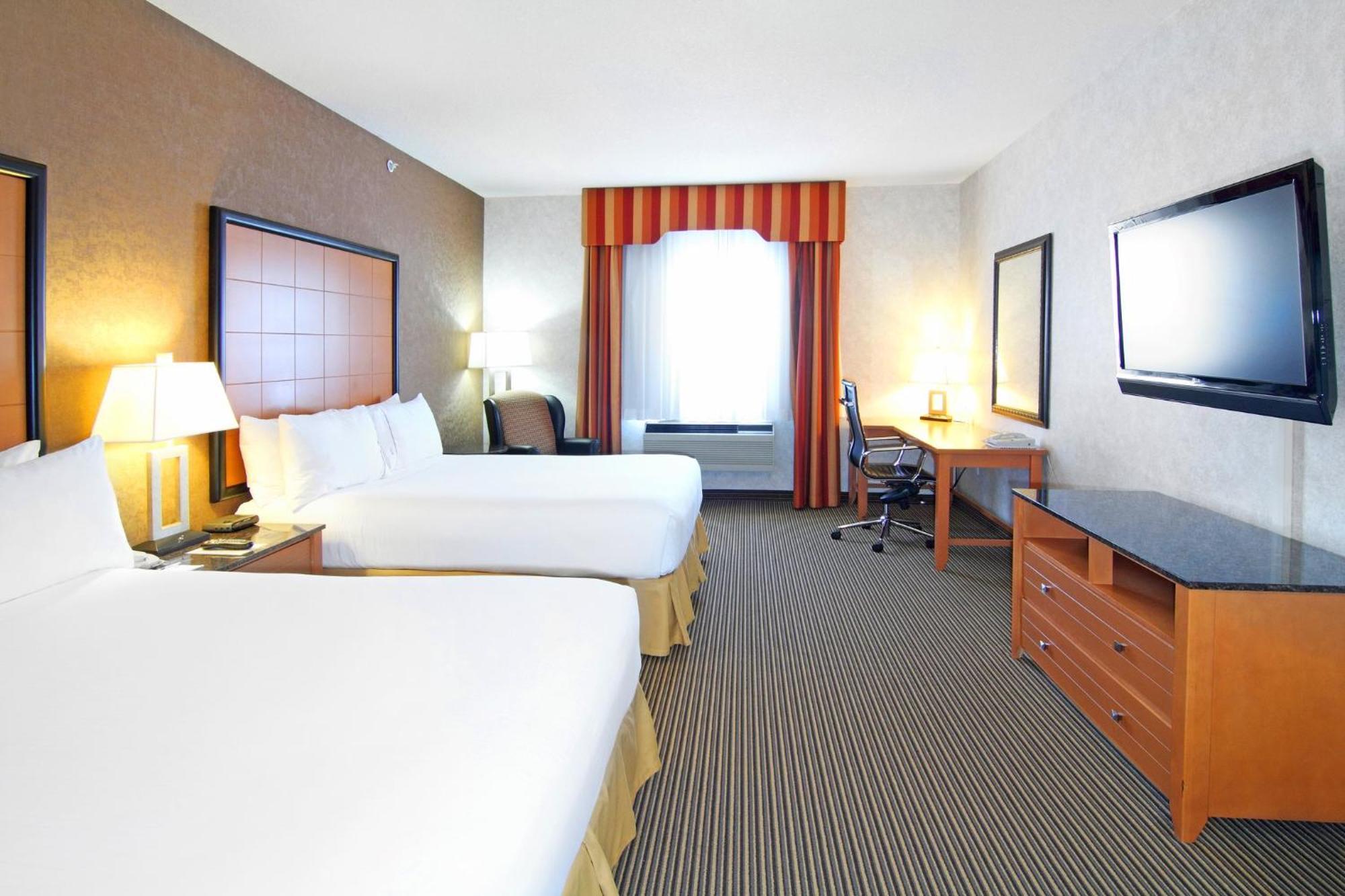 Holiday Inn Express Calgary South By Ihg Exterior photo