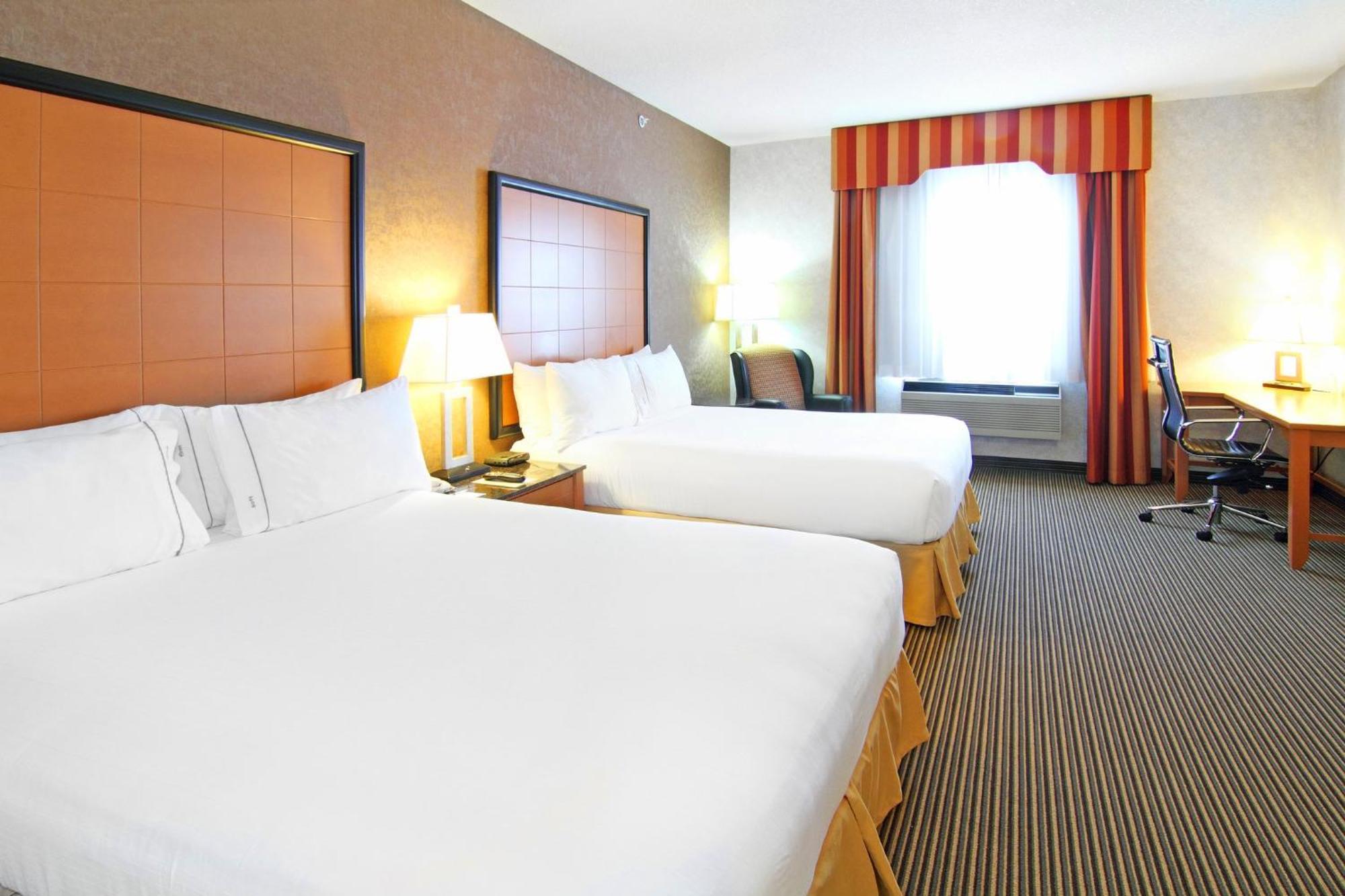 Holiday Inn Express Calgary South By Ihg Exterior photo