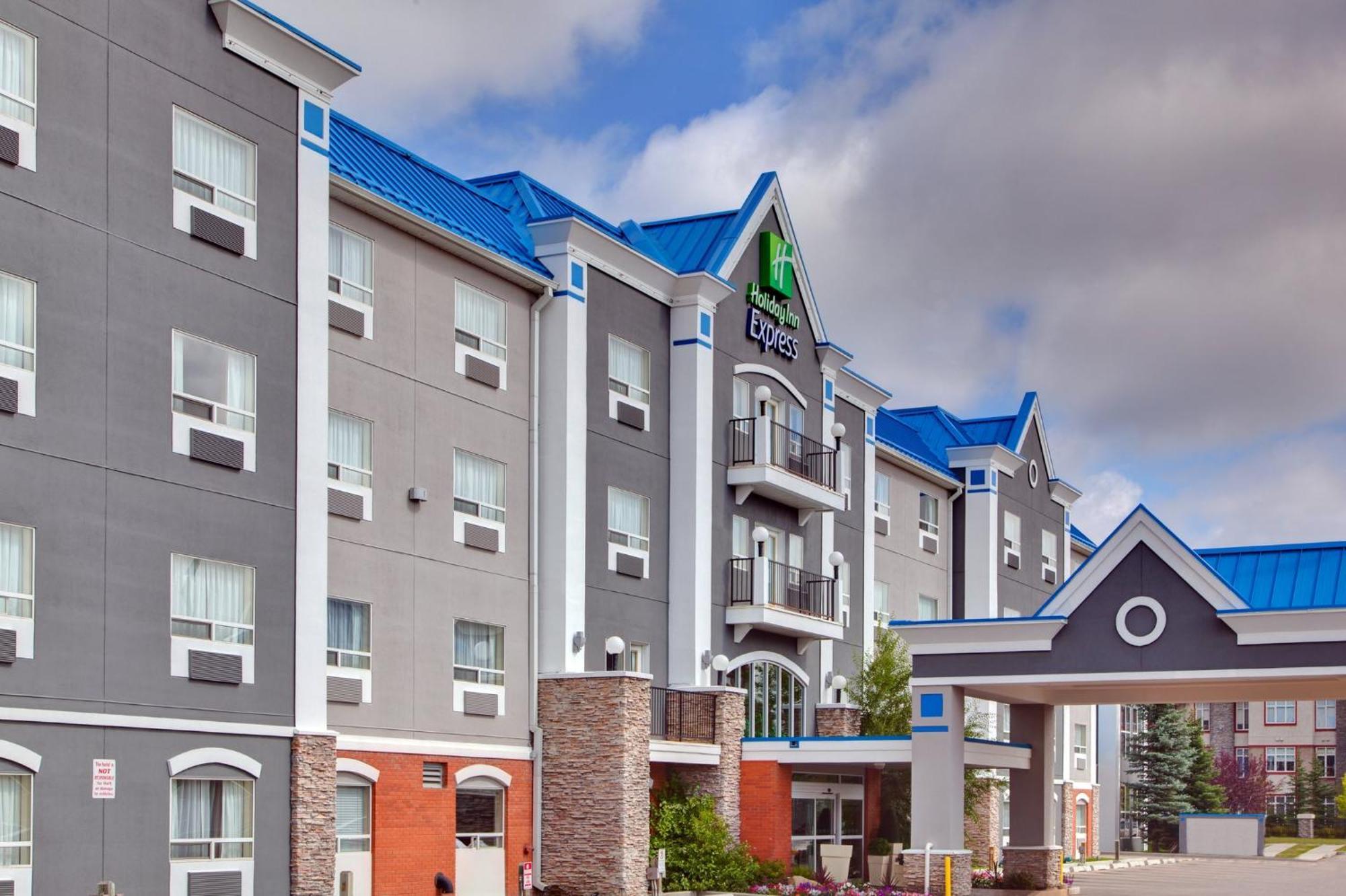 Holiday Inn Express Calgary South By Ihg Exterior photo