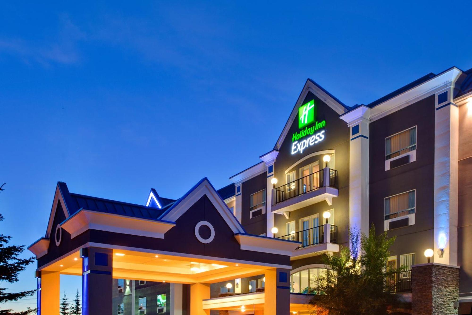 Holiday Inn Express Calgary South By Ihg Exterior photo