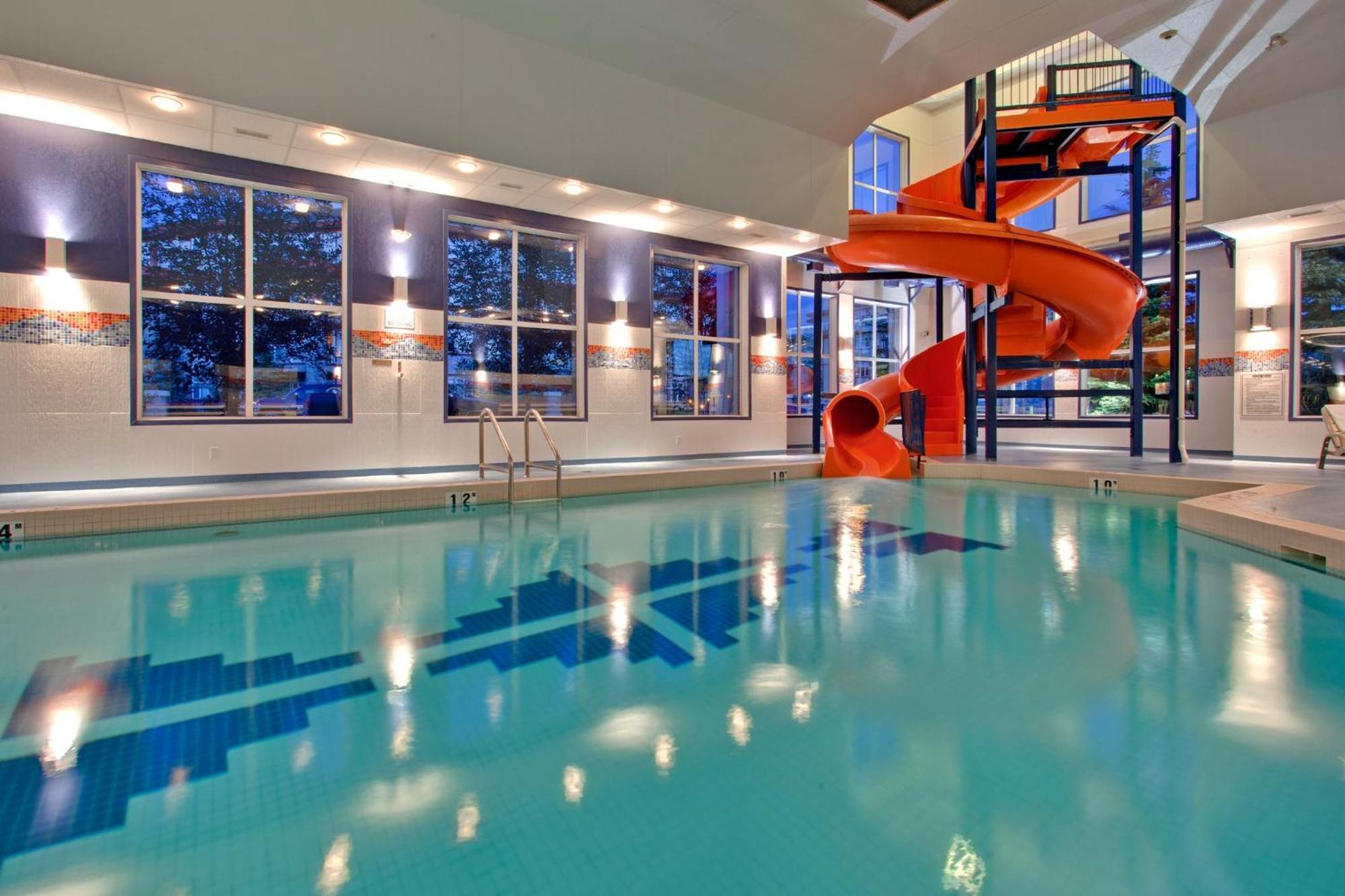 Holiday Inn Express Calgary South By Ihg Exterior photo