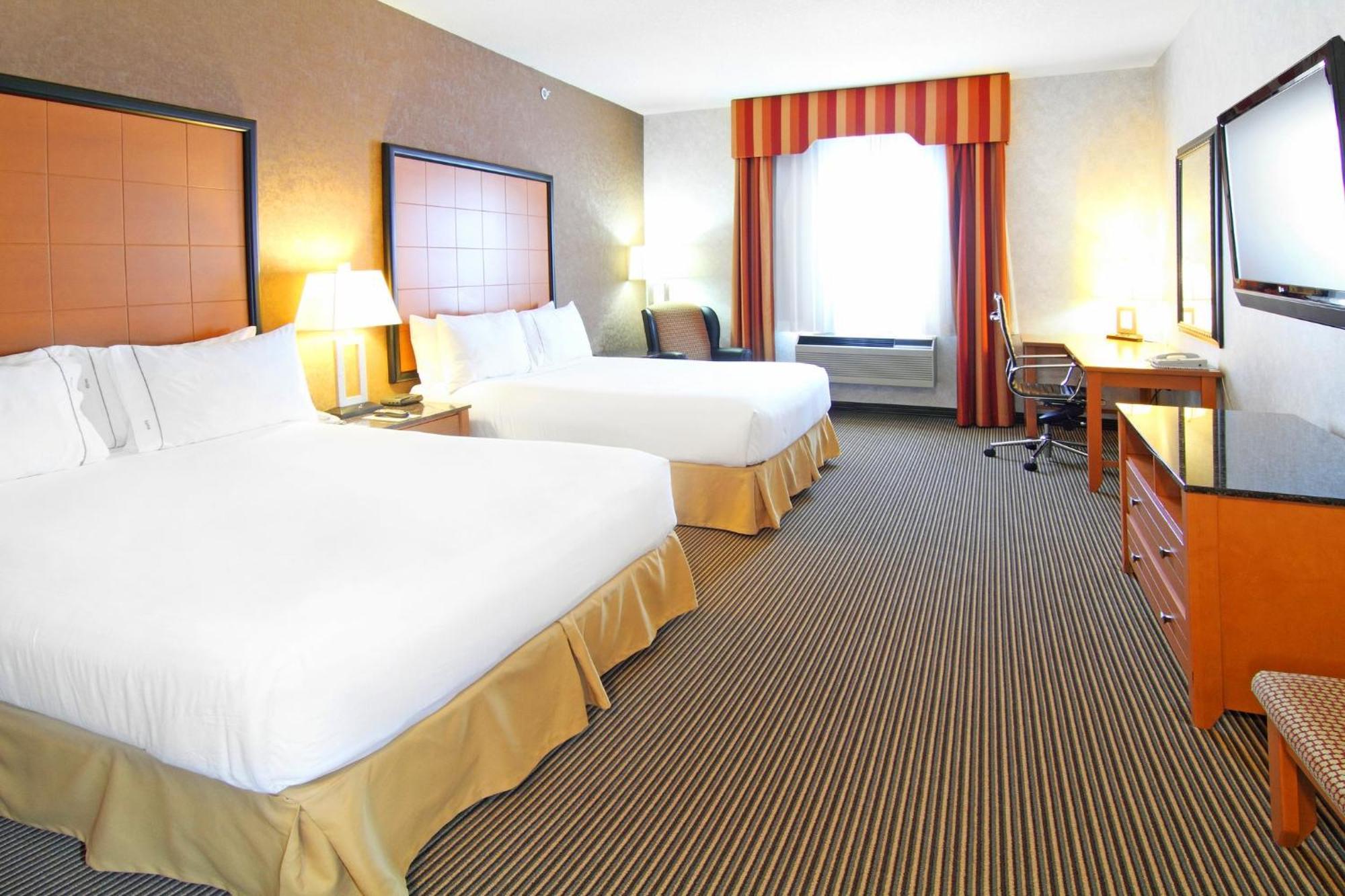 Holiday Inn Express Calgary South By Ihg Exterior photo