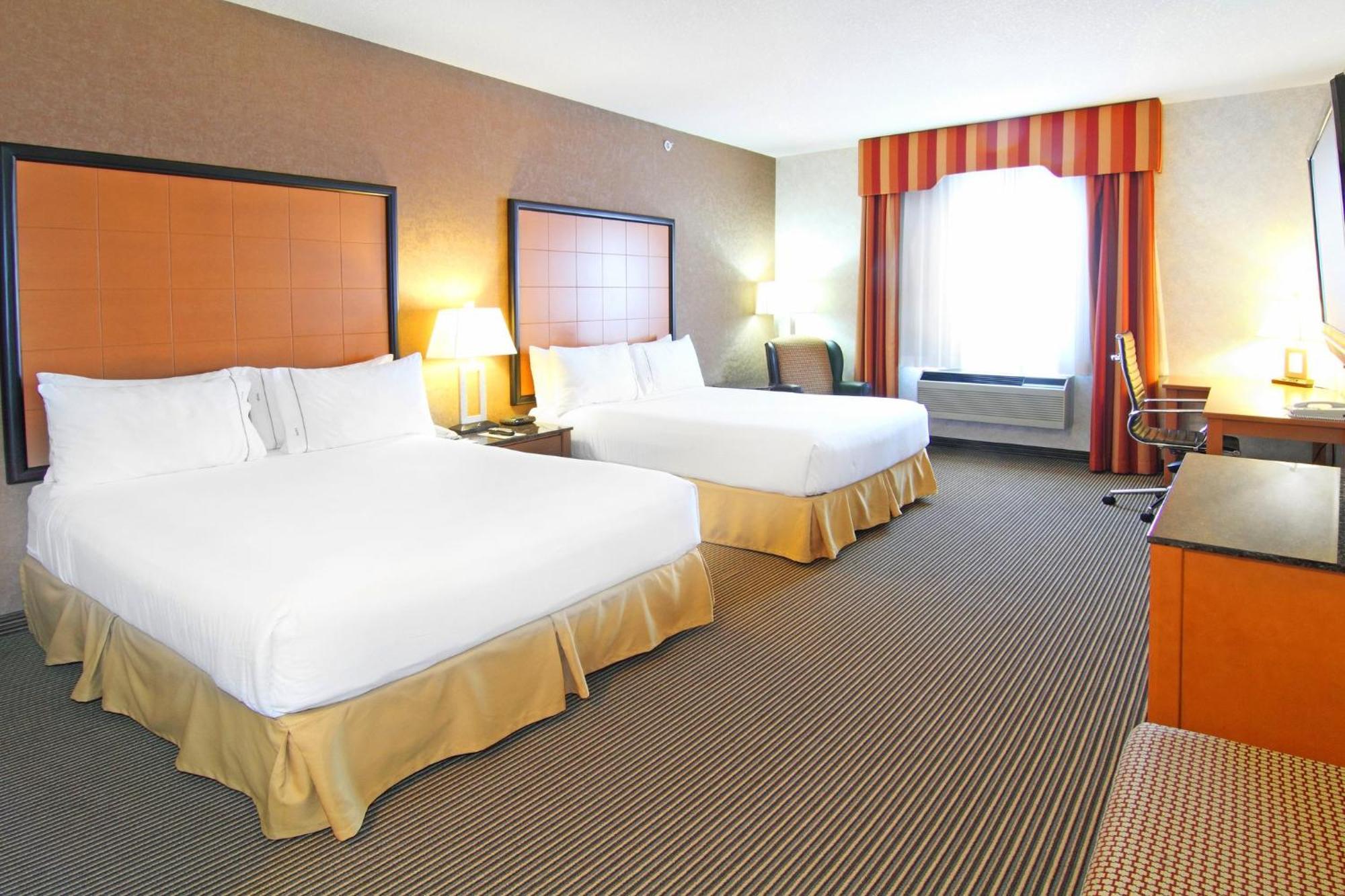 Holiday Inn Express Calgary South By Ihg Exterior photo