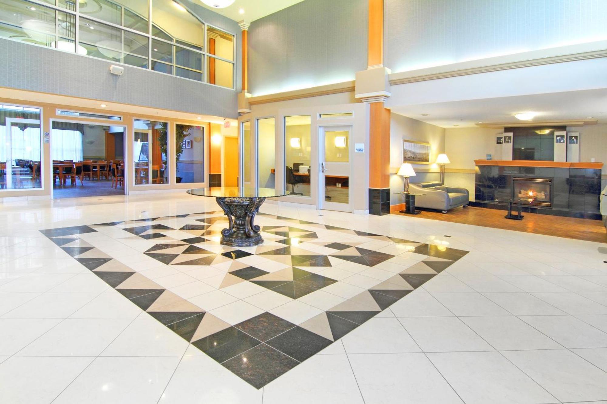Holiday Inn Express Calgary South By Ihg Exterior photo