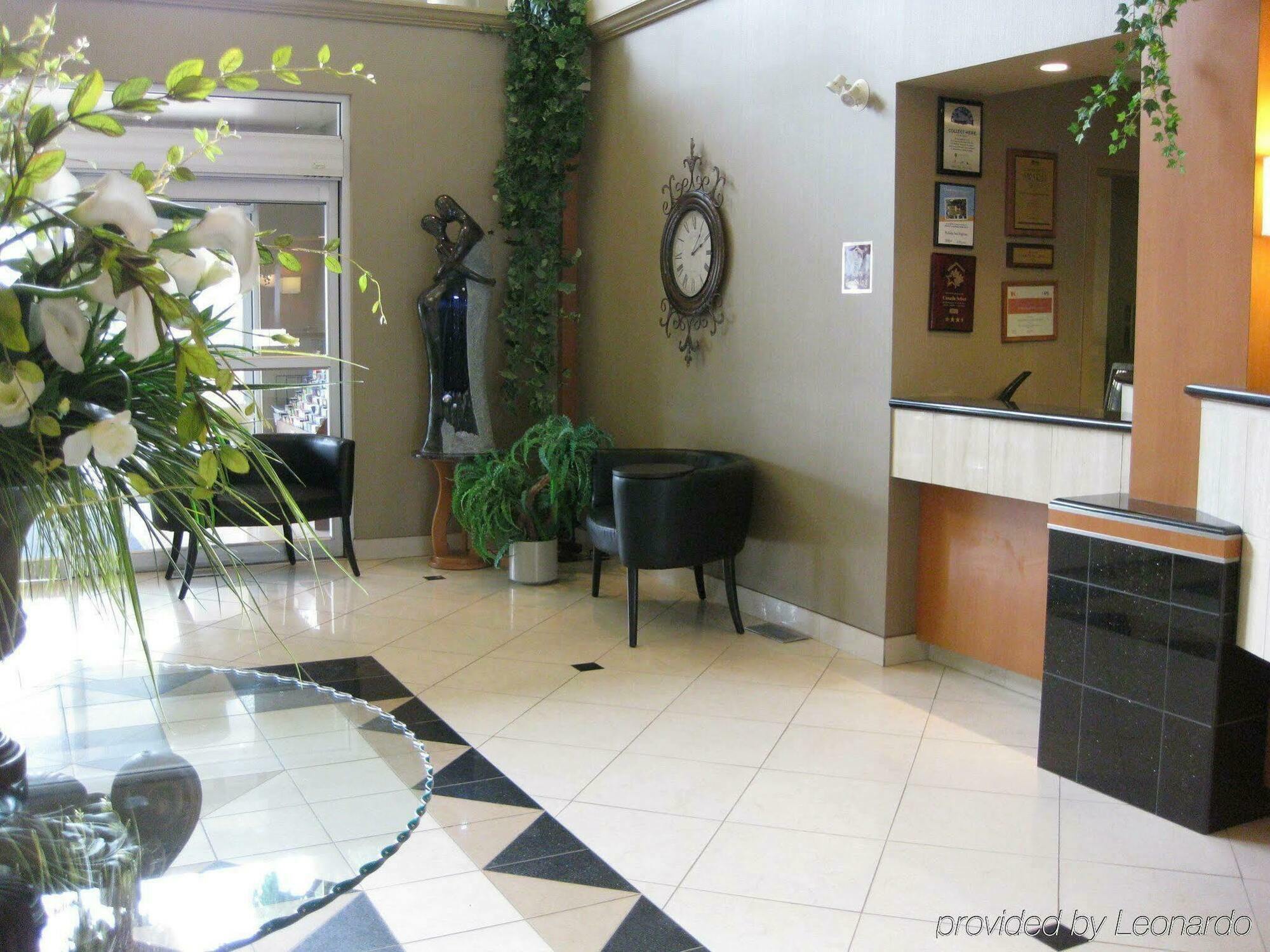 Holiday Inn Express Calgary South By Ihg Exterior photo