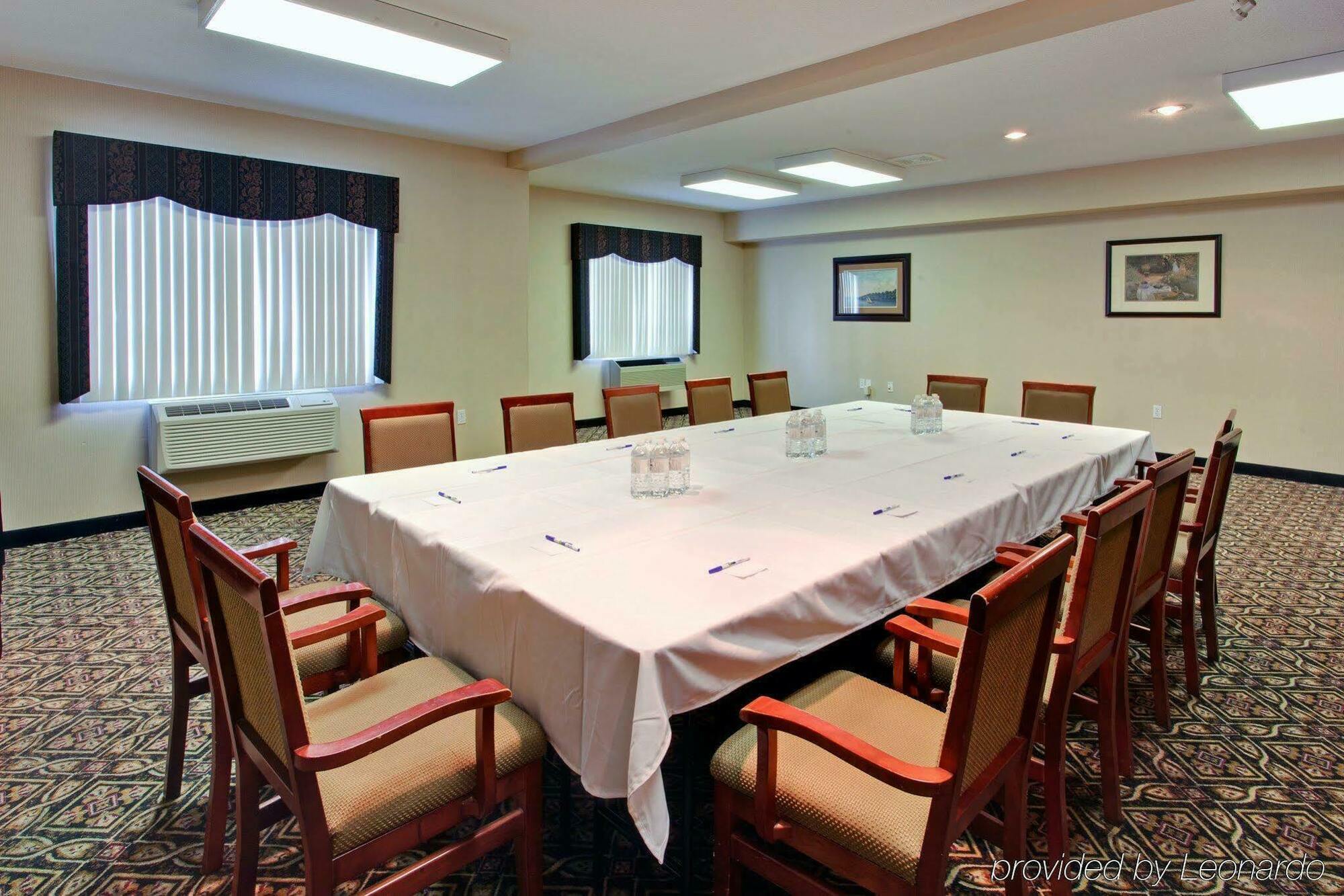 Holiday Inn Express Calgary South By Ihg Exterior photo