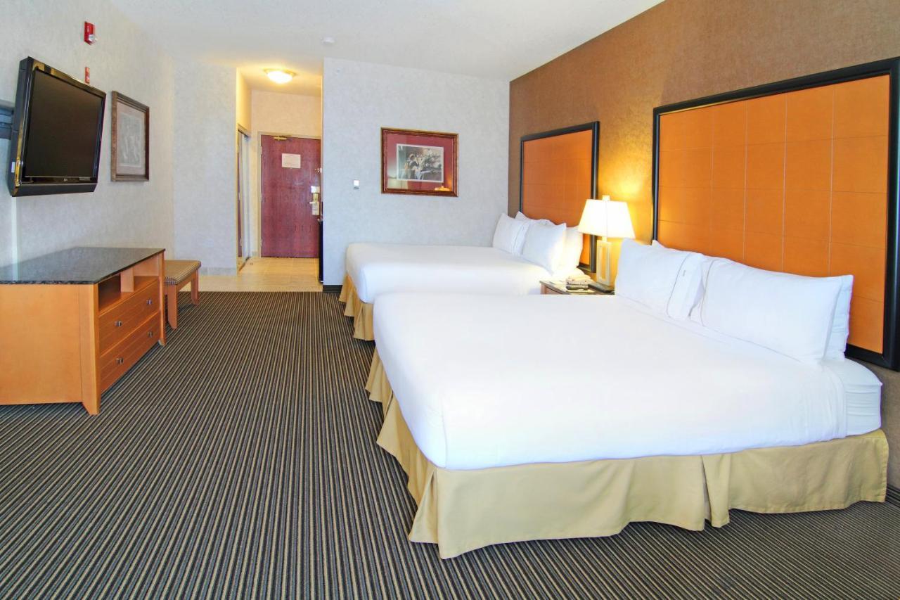 Holiday Inn Express Calgary South By Ihg Exterior photo