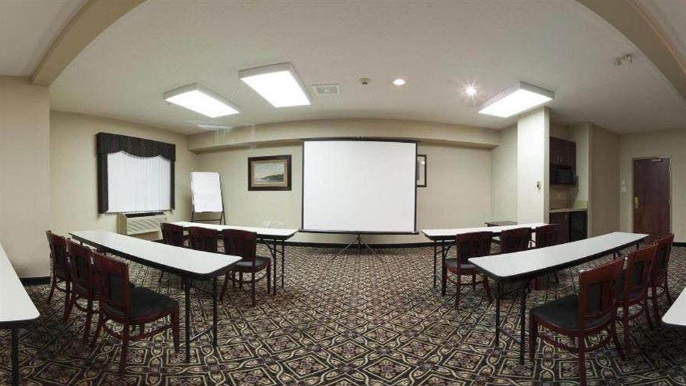 Holiday Inn Express Calgary South By Ihg Exterior photo